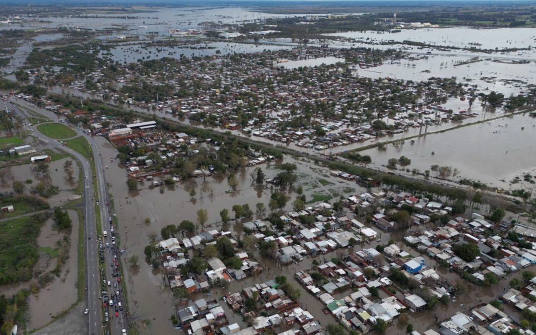 Chuva da enchente na Argentina atingiu quase 500 mm em três dias Episódio de chuva extrema da enchente na Argentina foi um dos mais graves da história recente da província de Buenos Aires