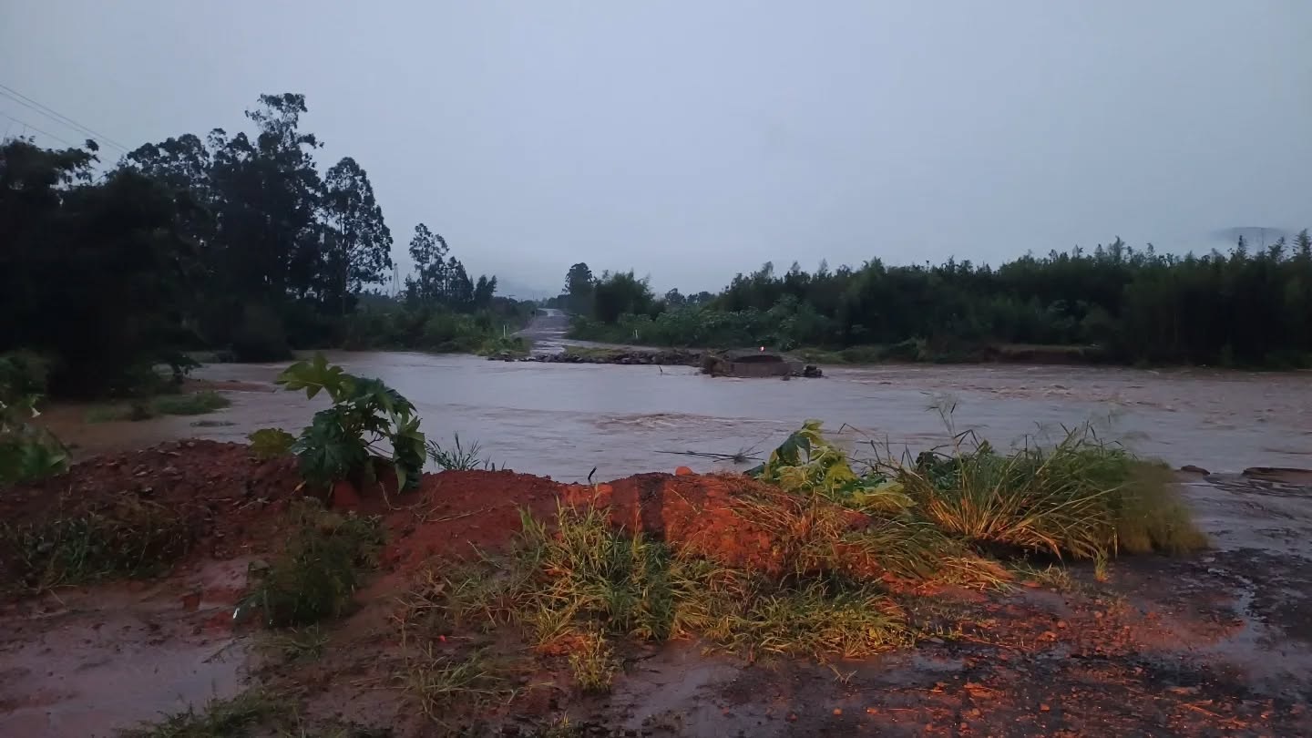 Foto mostra chuva em Restinga Seca