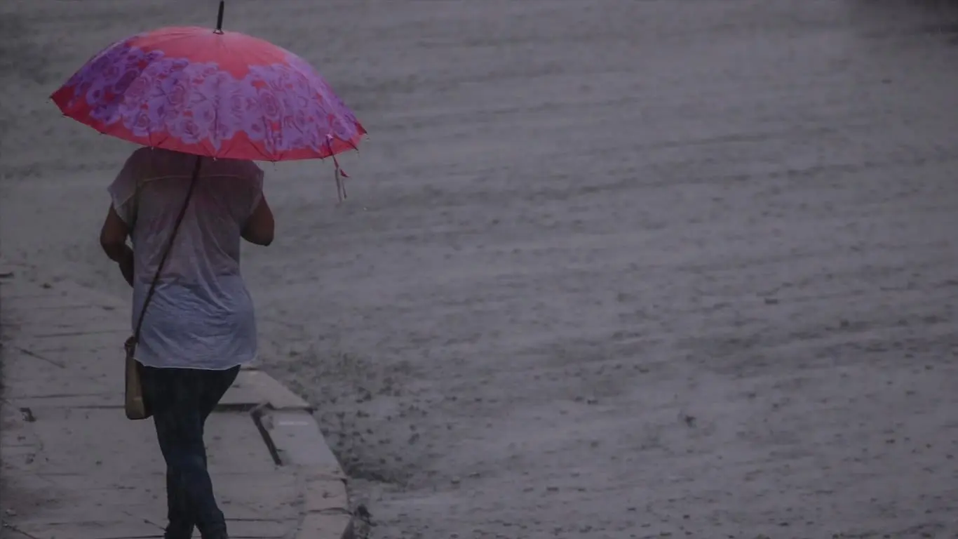 Chuva em Porto Alegre Foto mostra chuva em Porto Alegre por frente quente