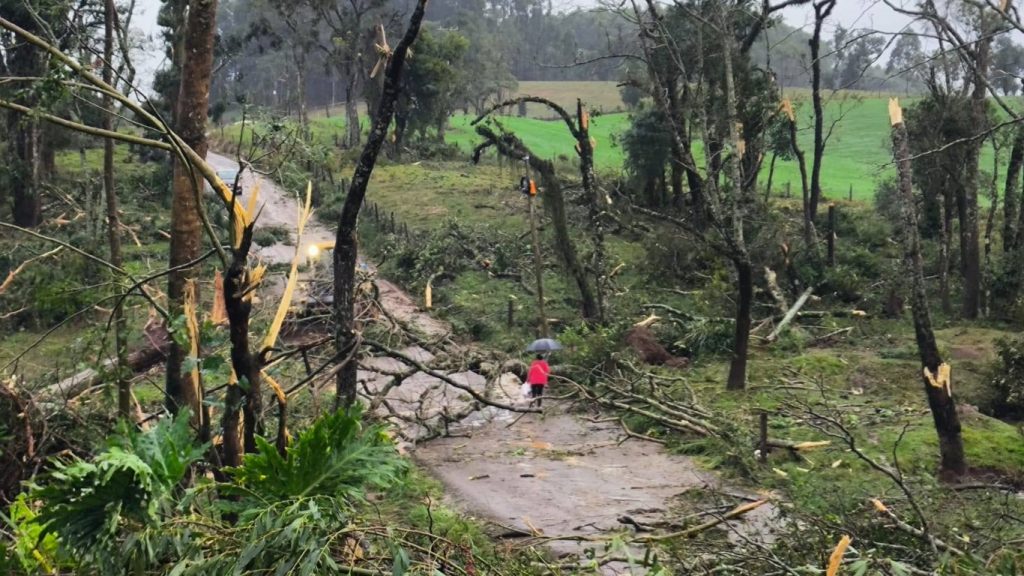 Tornado provoca destruição em área rural do Norte do Rio Grande do Sul
