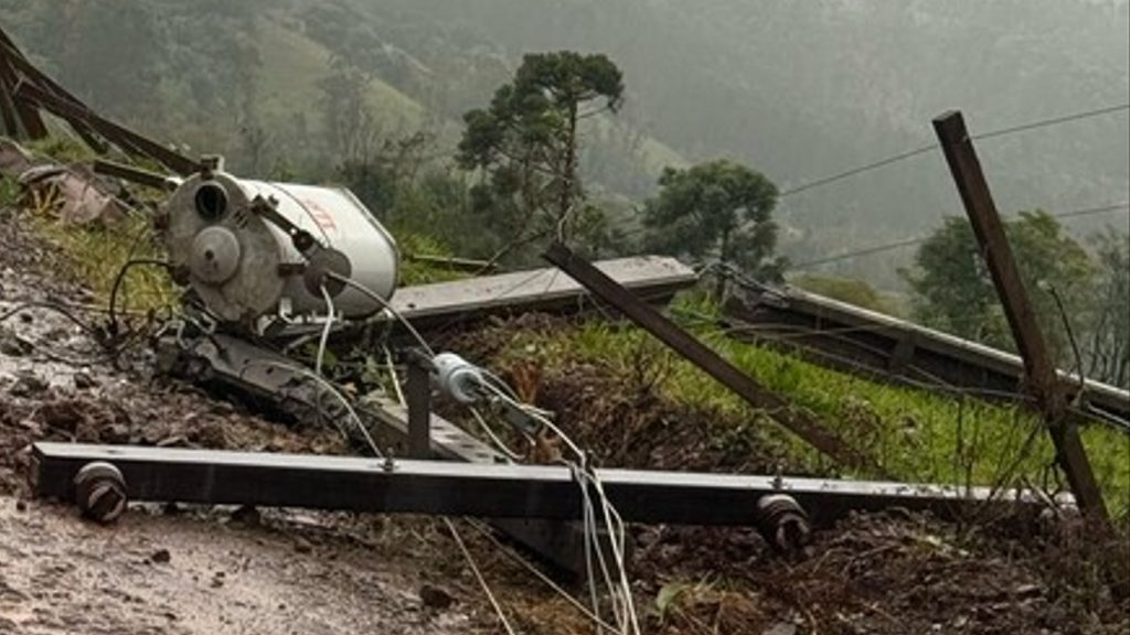 Chuva, vento e tornado causaram estragos em quase 40 cidades gaúchas