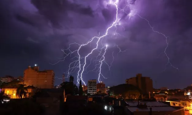 Frente fria atingirá três regiões do Brasil e trará chuva intensa e temporais