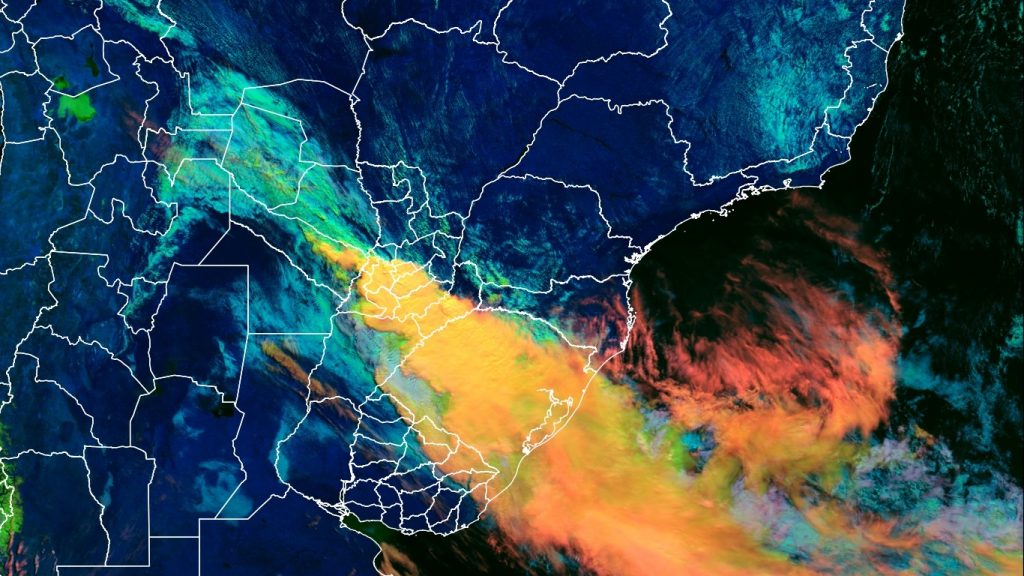 Frente fria avança para SC, PR, MS, SP e RJ após forte impacto no RS