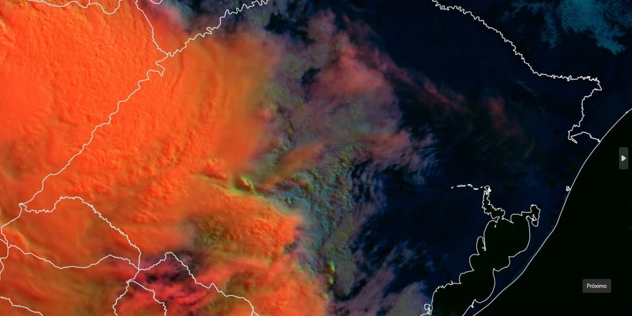 <span class="entry-title-primary">Frente fria muda o tempo e chega com vento perto de 100 km/h</span> <h2 class="entry-subtitle">Frente fria começou a ingressar no Oeste do Rio Grande do Sul no final da madrugada e trouxe vento perto de 100 km/h</h2>