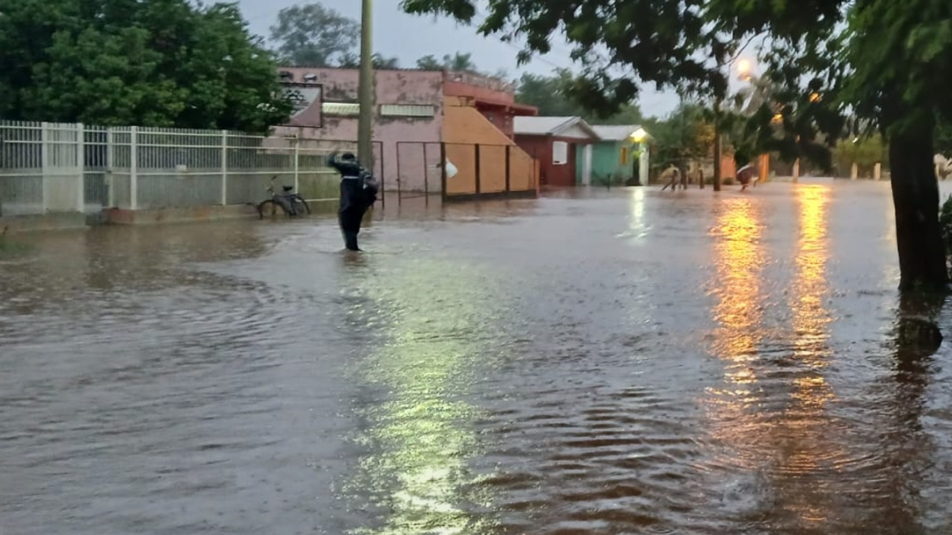 Alagamentos em São Borja pela frente fria Foto mostra alagamentos em São Borja pela frente fria