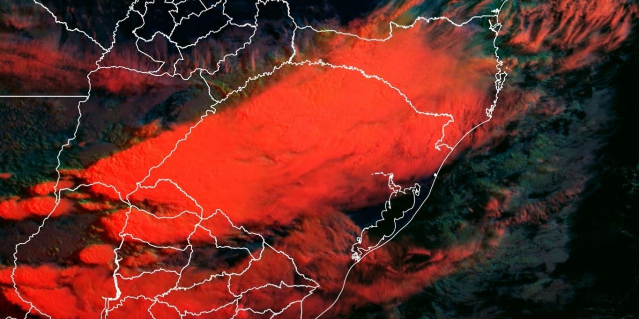 <span class="entry-title-primary">Frente quente se forma e avança com chuva e raios no Sul do Brasil</span> <h2 class="entry-subtitle">Frente quente se formou no começo deste sábado com chuva e raios a partir do avanço de ar quente sobre o ar frio no Sul do Brasil </h2>