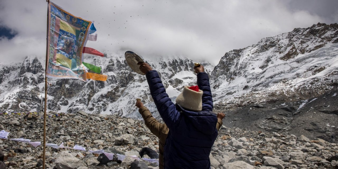 <span class="entry-title-primary">Glaciar ameaçado de desaparecer pelo clima tem sepultamento simbólico</span> <h2 class="entry-subtitle">Mudanças climáticas com aquecimento do planeta ameaçam os glaciares no Himalaia e outras cadeias montanhosas do mundo </h2>