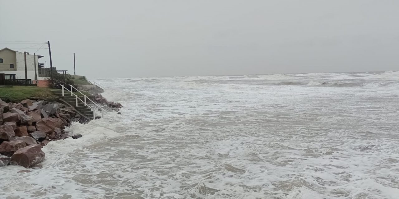 <span class="entry-title-primary">Swell da onda polar e ciclone podem causar forte ressaca do mar na costa</span> <h2 class="entry-subtitle">Vento forte já causa ressaca no extremo Sul do Rio Grande do Sul e operações foram interrompidas no Porto de Rio Grande </h2>
