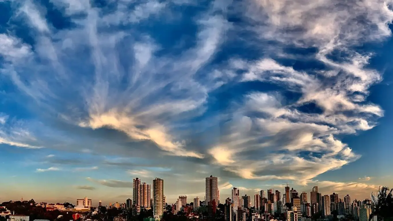 Tempo na semana terá nuvens altas