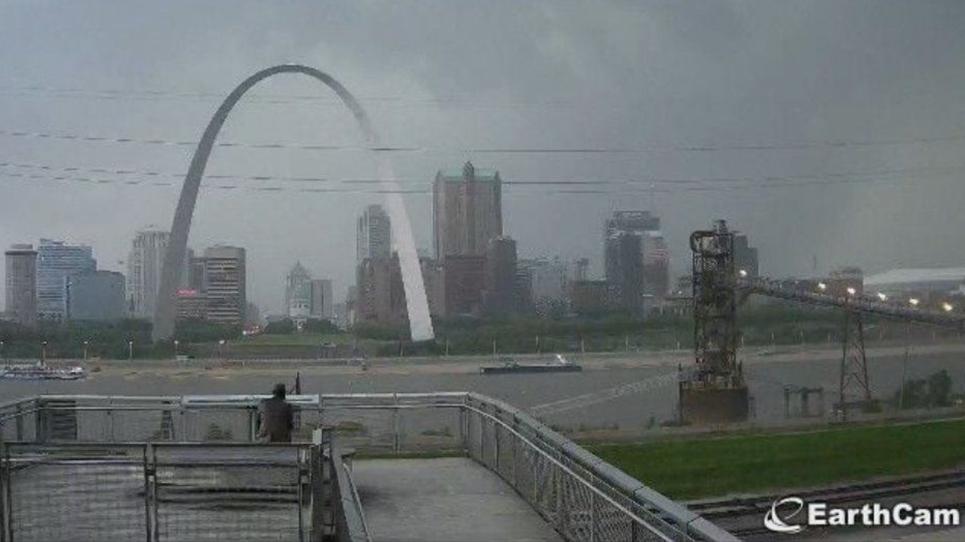 Tornado em Saint Louis Imagem mostra o tornado em Saint Louis