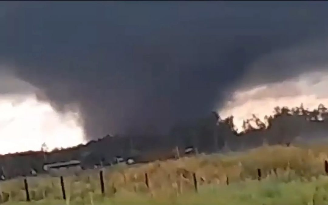 Há risco de tornados na chegada da frente fria? Frente fria impulsionada por uma massa de ar polar vai encontrar uma corrrente de ar quente em sua dianteira em condição de risco para tornados