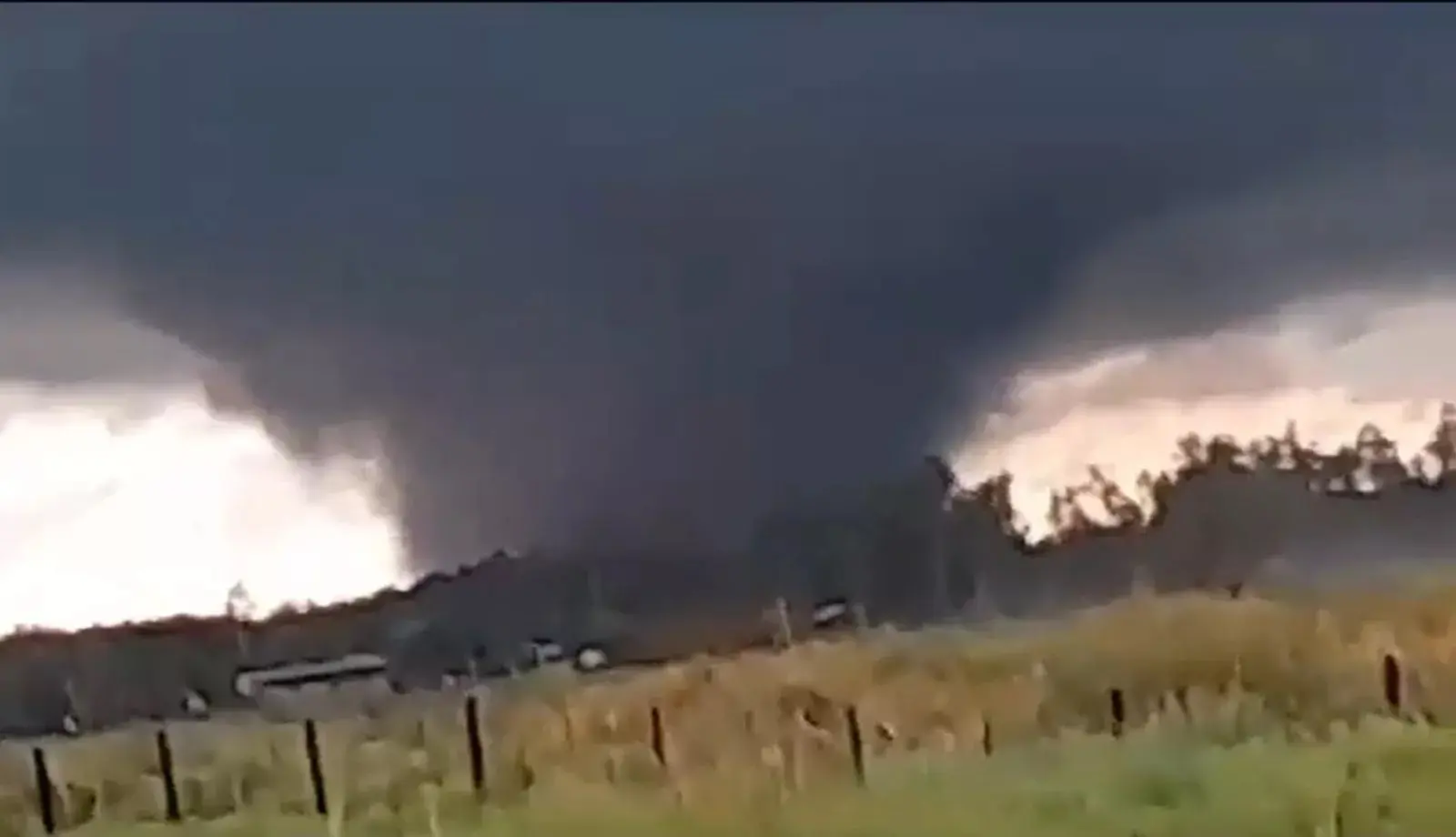 Foto de tornados no Paraguai 