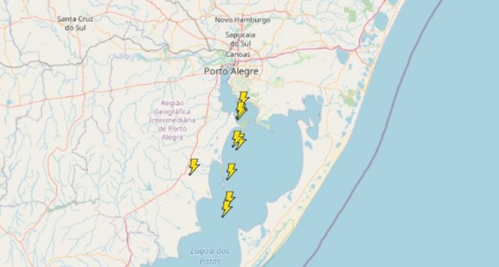 Grande Porto Alegre registra condição rara de raios com muito frio