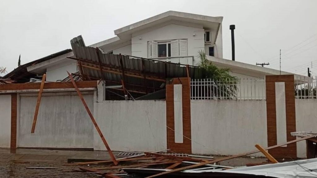 Vendavais provocam estragos em diferentes regiões gaúchas