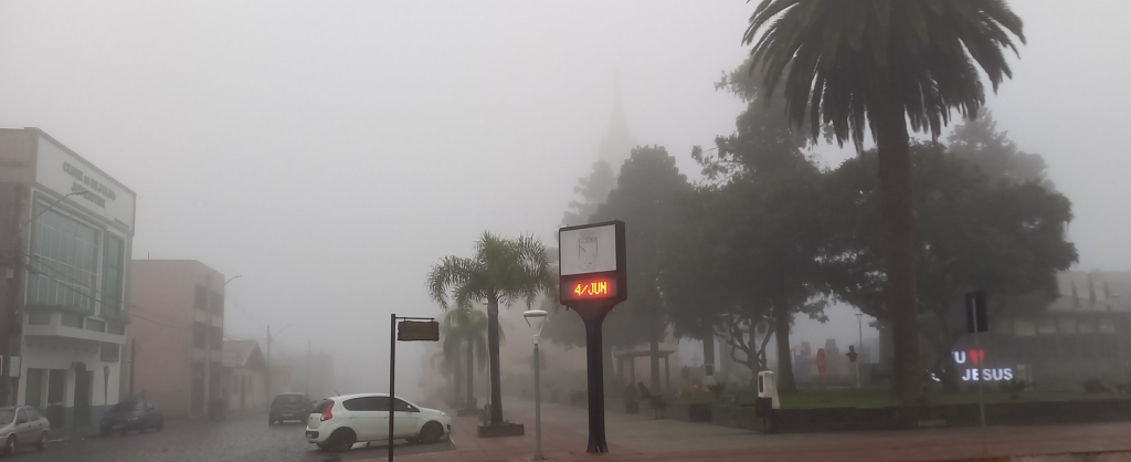 Umidade chega a 100% e forma densos nevoeiros
