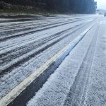 Granizada em Santa Catarina cobre rodovia e provoca acidentes
