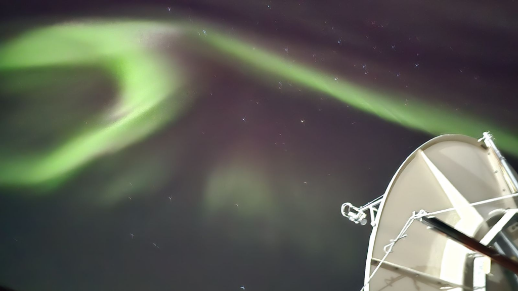 Aurora austral, as “luzes do Sul”, teve aparição rara ontem na Antártida