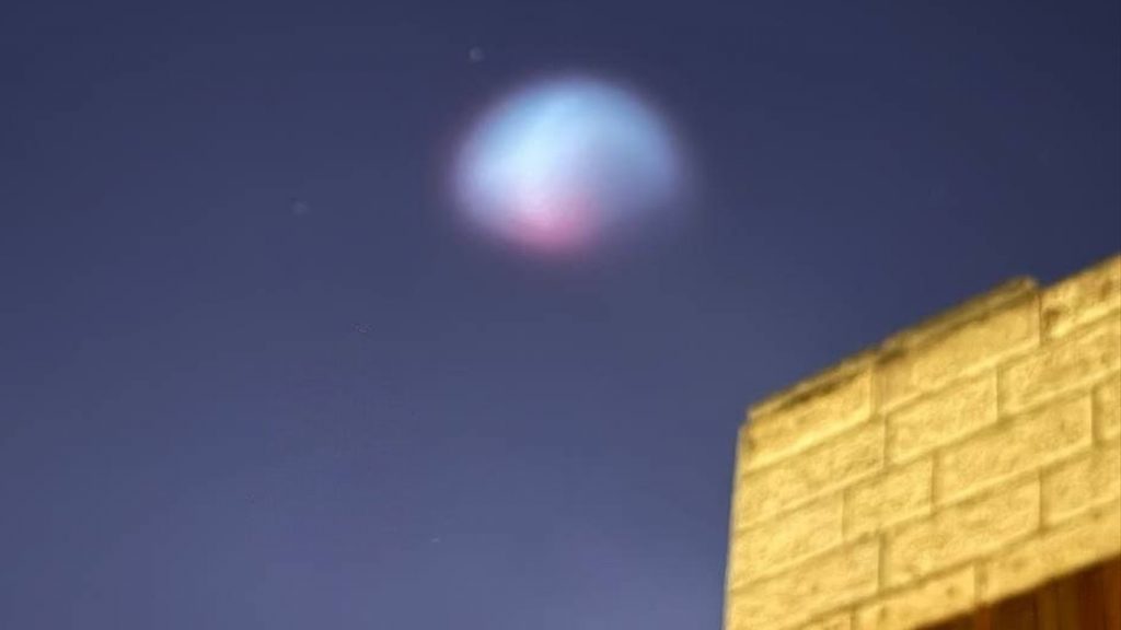 O que são as bolhas no céu vistas na guerra entre Israel e Irã