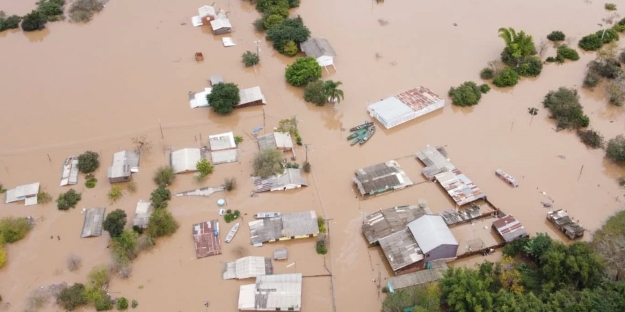 <span class="entry-title-primary">Mais de 120 cidades com estragos pela chuva e enchentes no RS</span> <h2 class="entry-subtitle">Sobe o número de cidades com relatos de danos por chuva e enchentes no Rio Grande do Sul com alguns rios ainda subindo </h2>