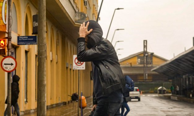 Domingo de rigor do inverno terá chuva, rajadas de vento e frio