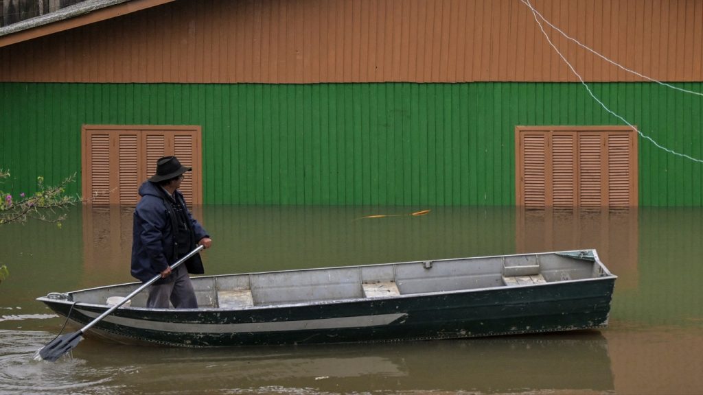 Rios sobem com chuva excessiva e haverá enchente no estado