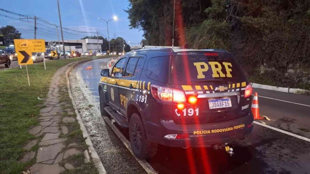 Gelo na pista bloqueia rodovias e causa acidentes no RS e SC