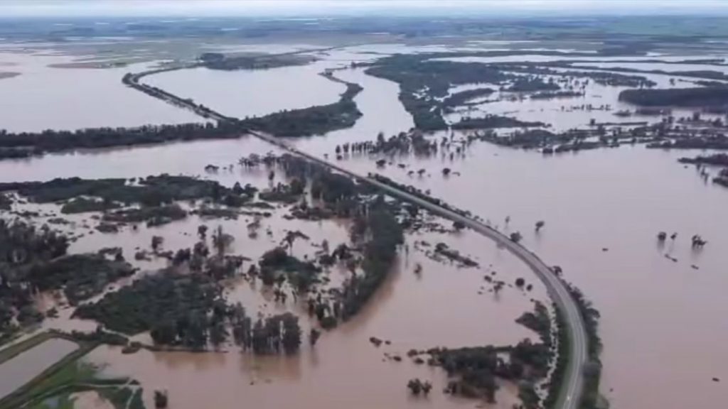 Cheia do Jacuí é de grande proporção e avança para Grande Porto Alegre