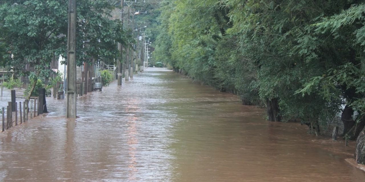 <span class="entry-title-primary">Cidade gaúcha tem calamidade pela chuva e resgates por helicóptero</span> <h2 class="entry-subtitle">Chuva extrema provoca uma das maiores enchentes da história do município de Jaguari que decretou calamidade </h2>