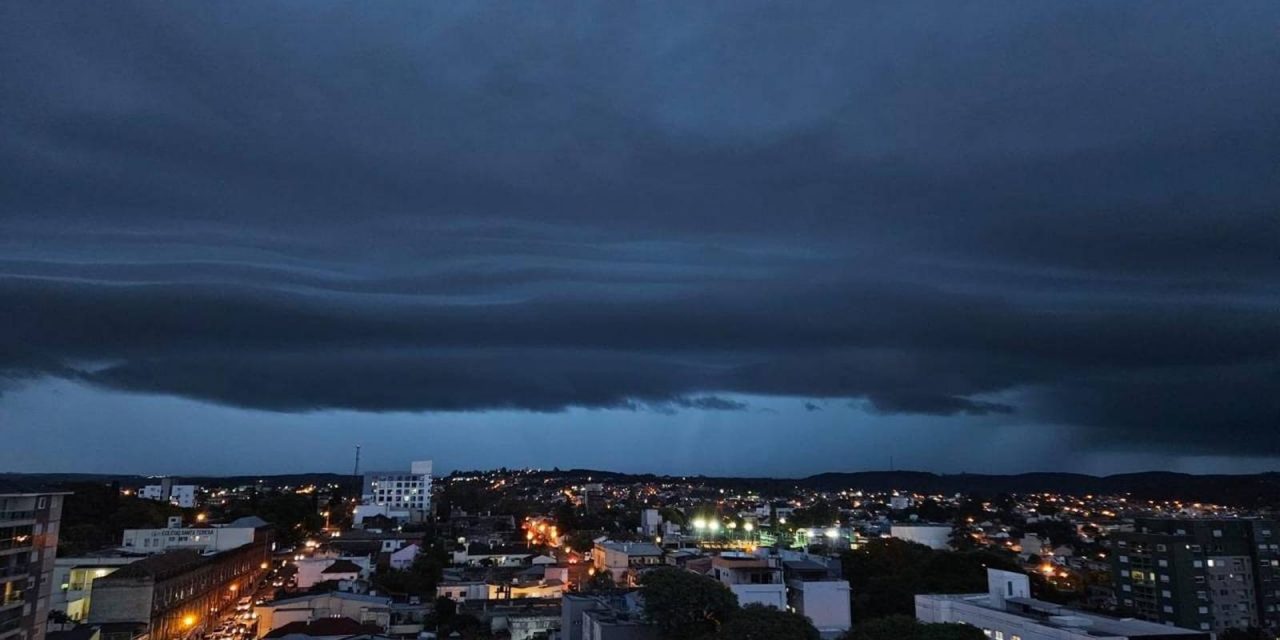 <span class="entry-title-primary">Alerta: chuva e tempestades ganham força no Rio Grande do Sul</span> <h2 class="entry-subtitle">Instabilidade aumentou muito na madrugada desta terça com chuva e tempestades que continuarão ao longo do dia </h2>