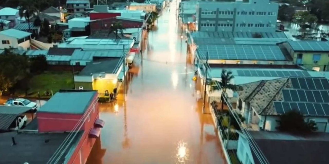<span class="entry-title-primary">Chuva causa estragos em dezenas de cidades e deixa desaparecidos</span> <h2 class="entry-subtitle">Chuva extrema das últimas horas causa inundações, deslizamentos, bloqueios de estradas e transbordamento de córregos</h2>