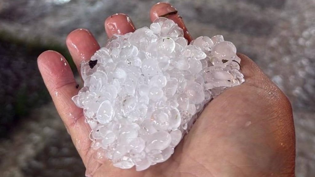 Grande mudança do tempo começa com tempestades de granizo