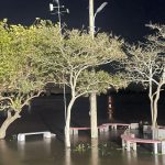 Guaíba transborda no Cais Navegantes e continua a subir em Porto Alegre