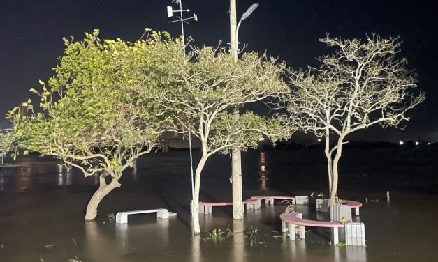 Guaíba transborda no Cais Navegantes e continua a subir em Porto Alegre