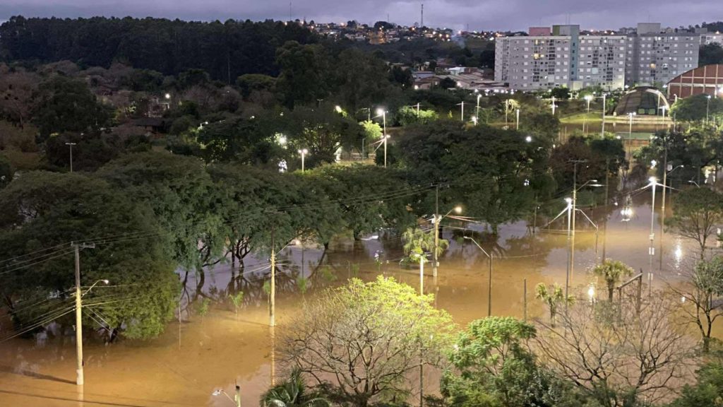 Semana começa com vários rios fora do leito no Rio Grande do Sul