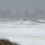 Uruguai enfrenta neve, forte ressaca e estragos por vento de ciclone