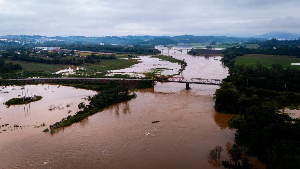 Rios Taquari e Caí têm repique de cheia após chuva forte na Serra