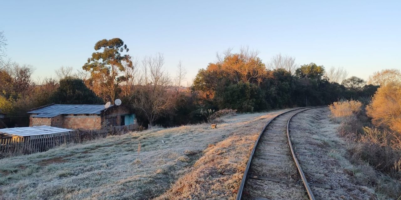 <span class="entry-title-primary">Grande Porto Alegre cai abaixo de zero e interior gaúcho tem -6ºC</span> <h2 class="entry-subtitle">Rio Grande do Sul teve um amanhecer congelante com marcas negativas hoje cedo na Grande Porto Alegre e no interior </h2>