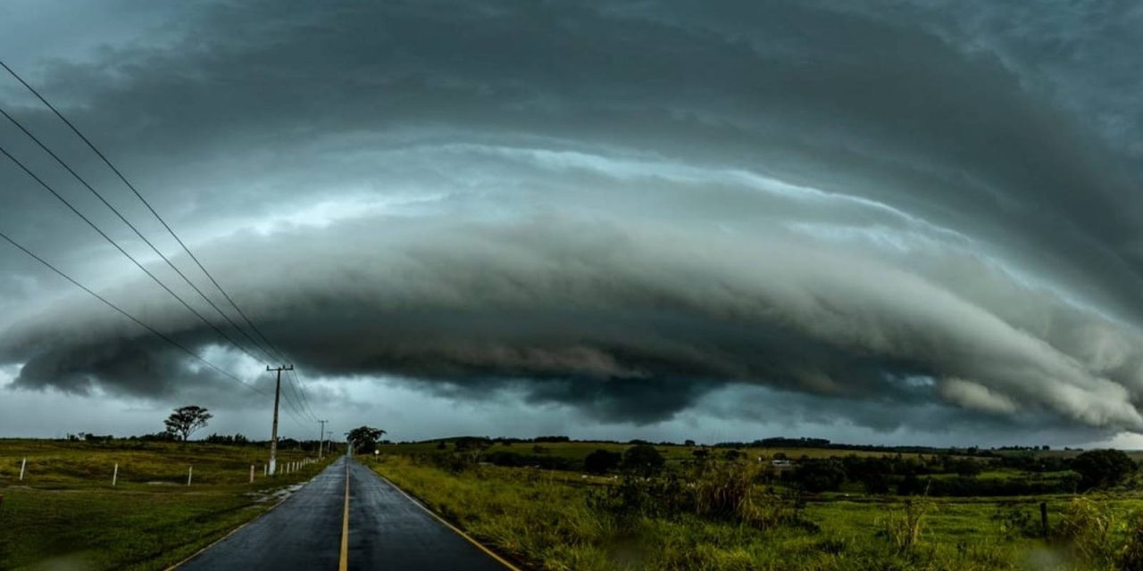 <span class="entry-title-primary">Atenção! Frente fria traz risco de granizo e vendavais neste fim de semana</span> <h2 class="entry-subtitle">Frente fria muda o tempo neste fim de semana no Sul do Brasil com chuva e risco de temporais de vento e granizo </h2>