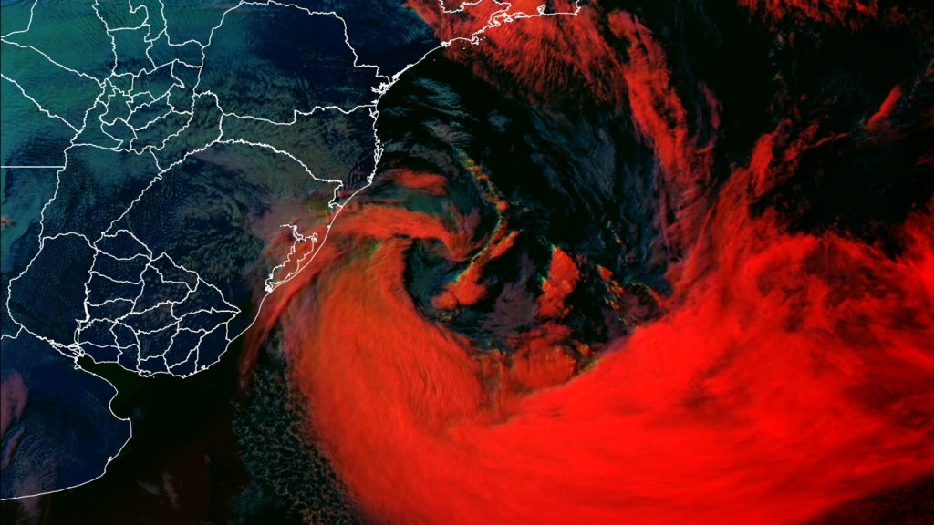 Vento atinge 127 km/h no Rio Grande do Sul e 132 km/h em Santa Catarina