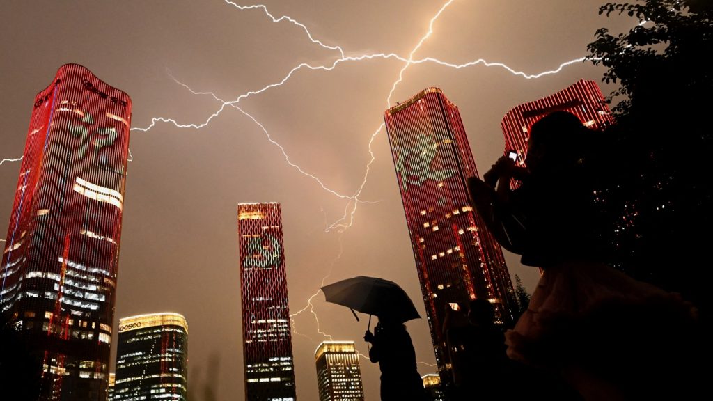 Raio recorde percorre distância equivalente entre Porto Alegre e São Paulo