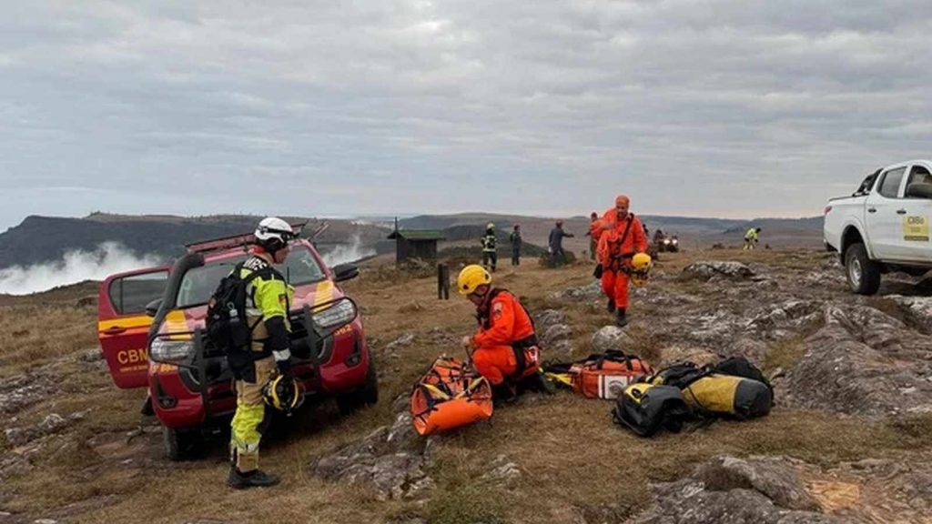 Noite fria acompanha resgate de menina que caiu no Cânion Fortaleza