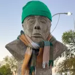 Frio faz cidade agasalhar estátua e inventar decreto de banho facultativo