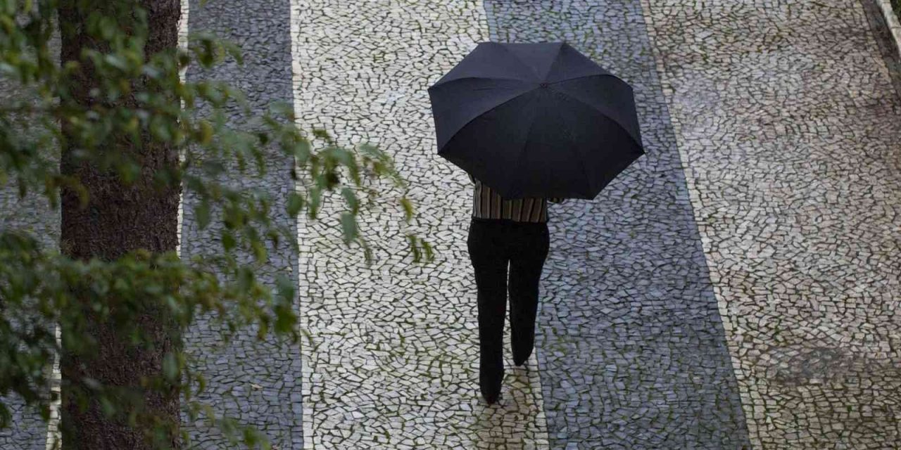 <span class="entry-title-primary">Episódio de chuva atingirá os três estados do Sul do Brasil</span> <h2 class="entry-subtitle">Chuva é esperada nos três estados do Sul do Brasil durante esta segunda metade da semana com precipitação irregulares </h2>