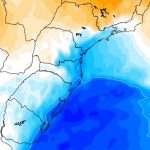 Frente fria com ar frio de trajetória marítima vai trazer mudança do tempo