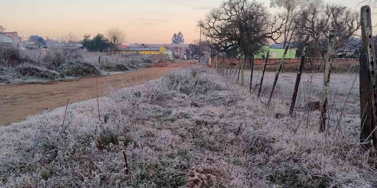 <span class="entry-title-primary">Sexta começa gelada no quinto dia seguido de marcas abaixo de zero</span> <h2 class="entry-subtitle">Massa de ar frio segue influenciando as condições do tempo e traz outro começo de dia gelado nesta sexta-feira </h2>