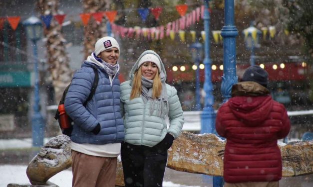 Neve cai em 16 das 23 províncias do Sul ao Norte da Argentina