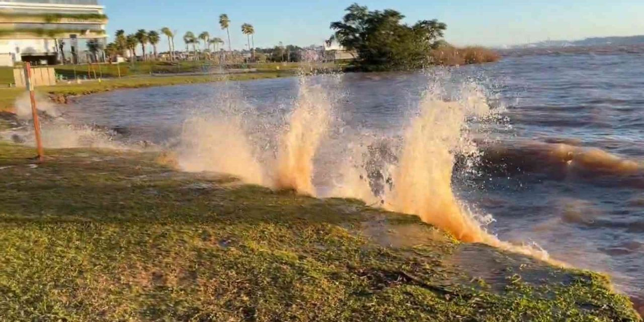 <span class="entry-title-primary">Guaíba sobe em Porto Alegre com chegada de vazão de rios contribuintes</span> <h2 class="entry-subtitle">Guaíba teve uma primeira alta no domingo pelo efeito do forte vento Sul e agora se eleva lentamente por vazão de rios </h2>