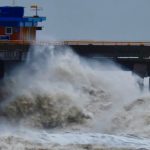 Grande ressaca do mar atinge o litoral com maré de tempestade