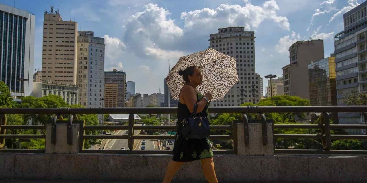 <span class="entry-title-primary">São Paulo terá calor de verão no fim de semana</span> <h2 class="entry-subtitle">Ingresso de ar mais quente vai elevar fortemente a temperatura com calor em São Paulo durante o fim de semana </h2>
