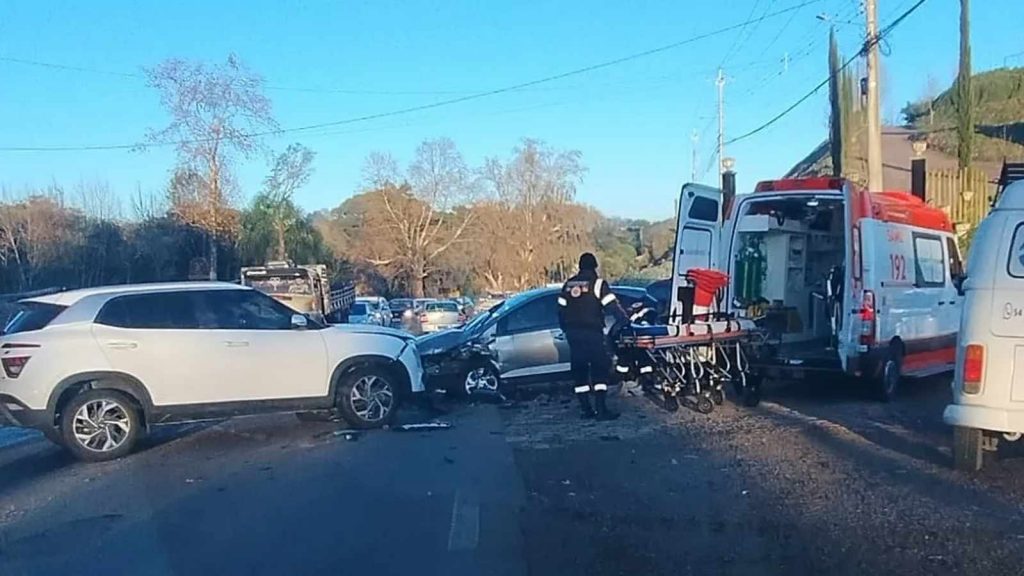 Gelo na pista causa acidentes com feridos em cidades da Serra e Planalto